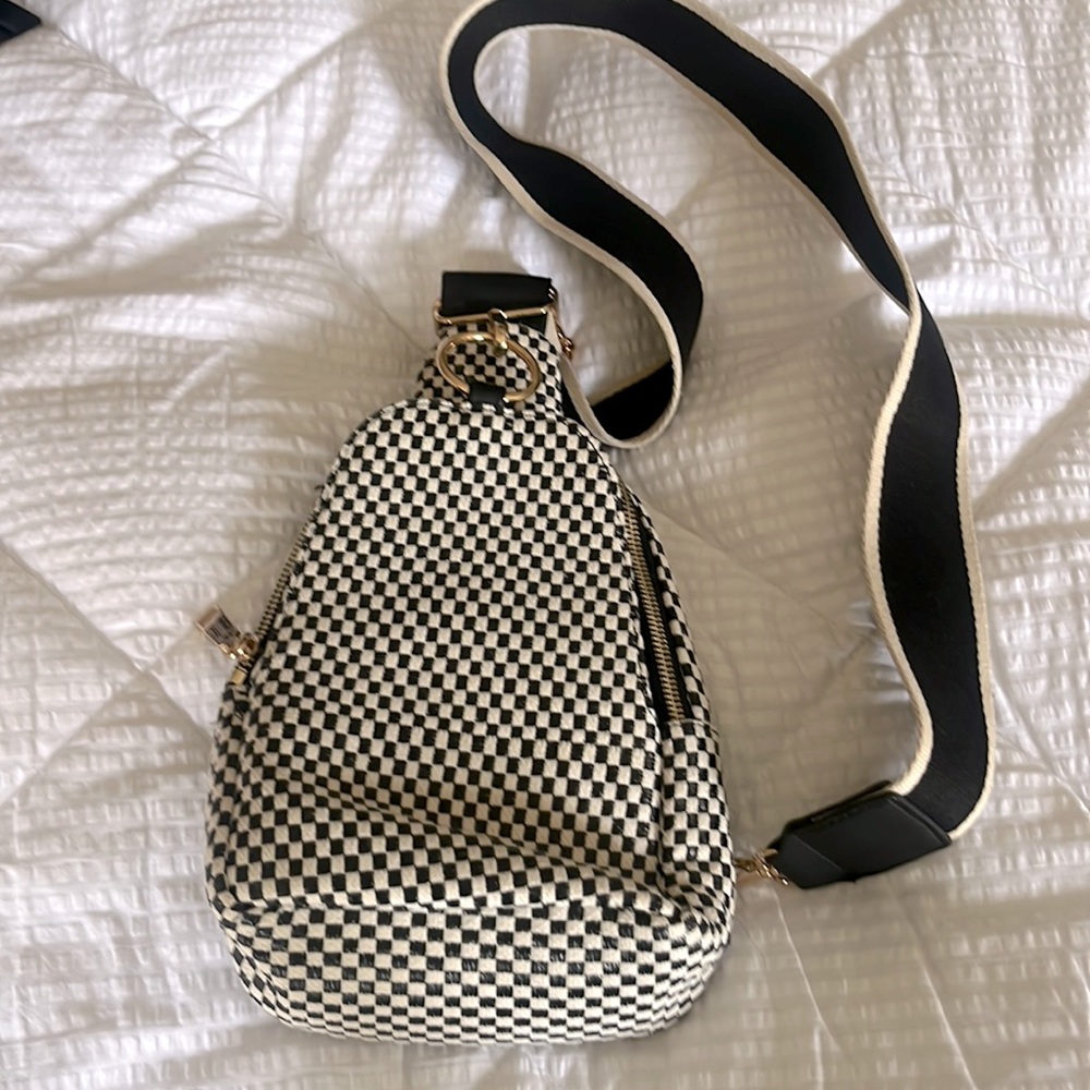 Altar’s State- checkered sling bag
